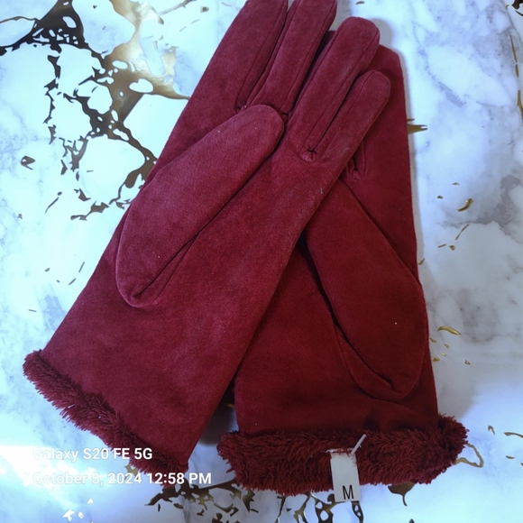 Women's Red Suede Isotoner with SherpaSoft Lining in size Medium - Picture 2 of 3